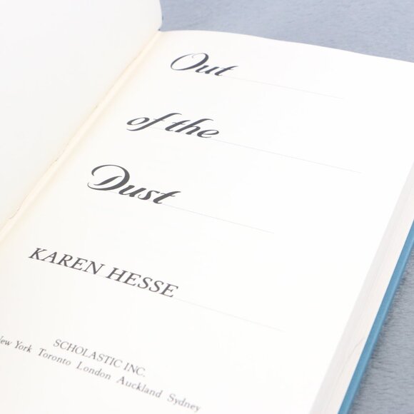 Out of the Dust by Karen Hesse Hardcover Newbery Medal Winner Scholastic Edition - Picture 5 of 9